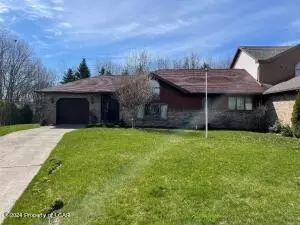 1524 Poolside Dr, Hazle Township, PA 18202 photo 1