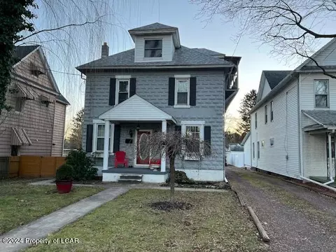 292 W 8th St, West Wyoming, PA 18644