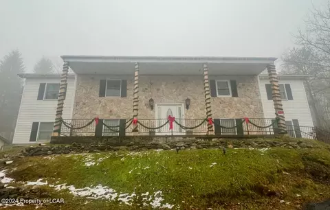 612 Mountain Top Ter, Mcadoo, PA 18237