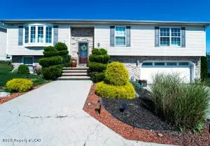 27 Sunset Dr, Hazle Township, PA 18201 photo 1