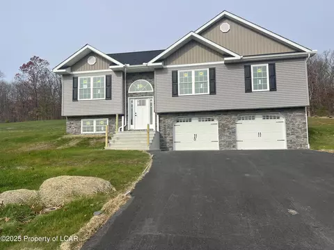 15 Sunset View Dr, Nanticoke, PA 18634