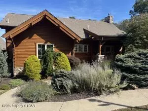 18 Sugarloaf Ln, Hazleton, PA 18202