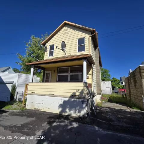 11 Bruce Ln, Wilkes-barre, PA 18702