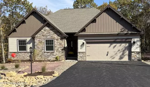 9 Tulip Tree Ln, Hazle Township, PA 18202