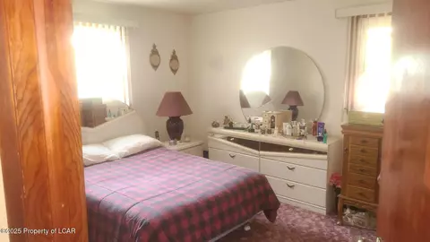 22 E Clay Ave, West Hazleton, PA 18202 photo 9