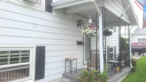 22 E Clay Ave, West Hazleton, PA 18202 photo 6