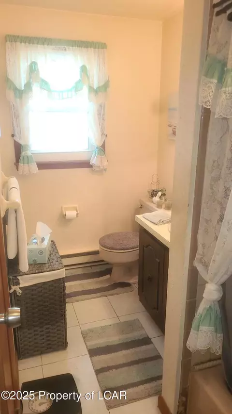22 E Clay Ave, West Hazleton, PA 18202 photo 15