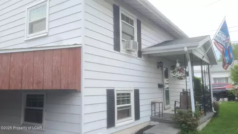 22 E Clay Ave, West Hazleton, PA 18202 photo 1