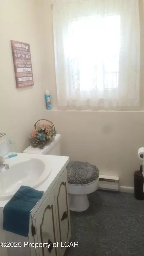 22 E Clay Ave, West Hazleton, PA 18202 photo 16