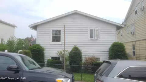 22 E Clay Ave, West Hazleton, PA 18202 photo 4