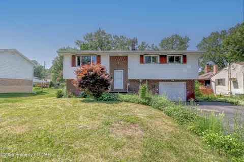 112 Bent Pine Trl, Hazle Township, PA 18202 photo 1