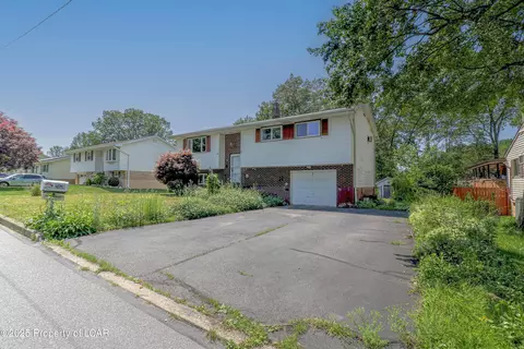 112 Bent Pine Trl, Hazle Township, PA 18202 photo 3