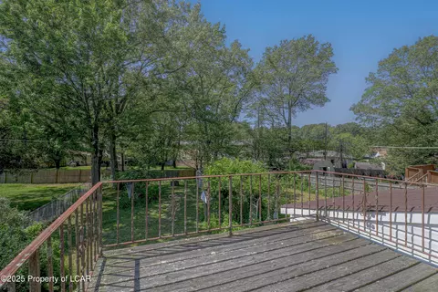 112 Bent Pine Trl, Hazle Township, PA 18202 photo 9