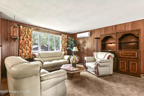 112 Bent Pine Trl, Hazle Township, PA 18202 photo 6