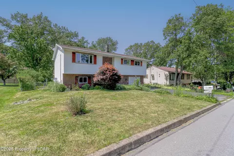 112 Bent Pine Trl, Hazle Township, PA 18202 photo 2
