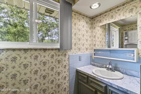 112 Bent Pine Trl, Hazle Township, PA 18202 photo 18