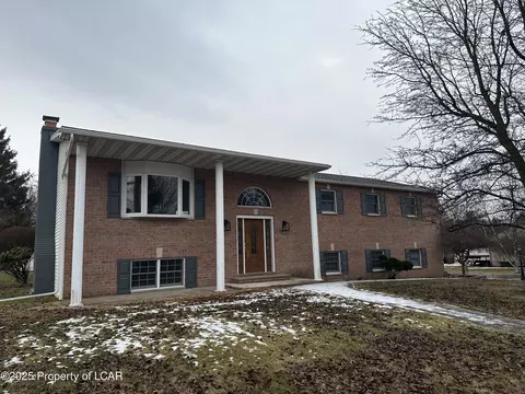 112 Doral Dr, Sugarloaf, PA 18249
