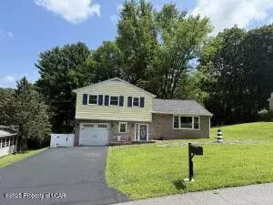 8 Birch St, Sugarloaf, PA 18249