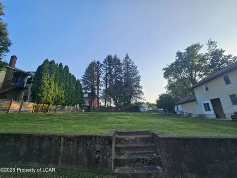 25-29 E Oak St, Pittston, PA 18640