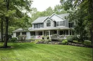 32 Hemlock Dr, Sheppton, PA 18248
