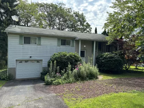 3861 Bear Creek Blvd, Wilkes-barre, PA 18702