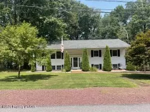 9 Woodland Dr, Sugarloaf, PA 18249