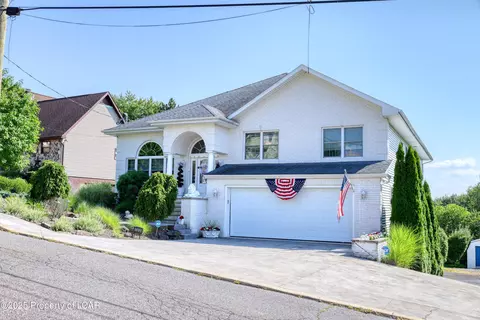 163 Chapel St, Pittston, PA 18640