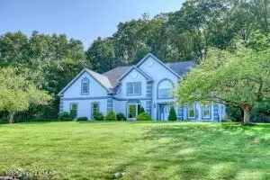 129 Timberwood Dr, Mountain Top, PA 18707