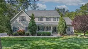 703 Ice House Dr, Mountain Top, PA 18707