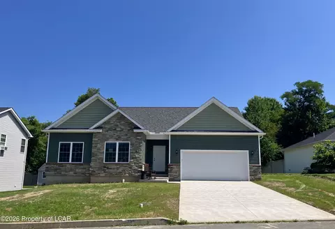 509 Wisteria Dr, Moosic, PA 18507