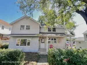 210 Gorham Ave, Mayfield, PA 18433