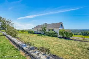 5661 Main Rd, Hunlock Creek, PA 18621