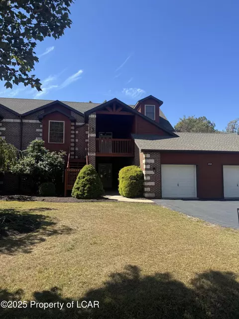 1303 Country Club Dr, Hazleton, PA 18202
