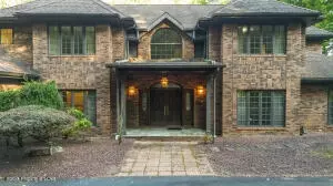 800 Timber Grove Rd, Shavertown, PA 18708