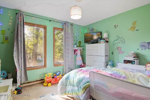 Bedroom - 2205 Walnut Trl, Bushkill, PA 18324 photo 3 of 3