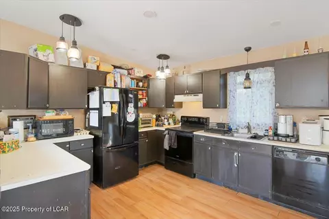 Kitchen - 2205 Walnut Trl, Bushkill, PA 18324 photo 1 of 2