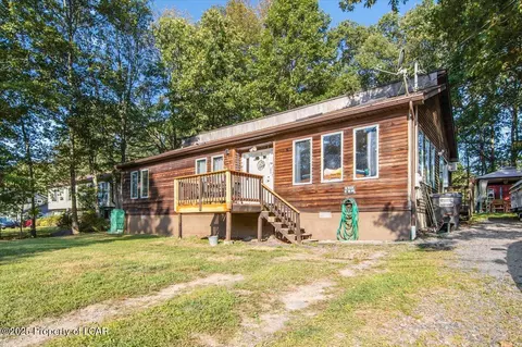 2205 Walnut Trl, Bushkill, PA 18324