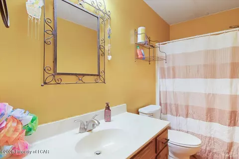 Bath - 2205 Walnut Trl, Bushkill, PA 18324 photo 1 of 3