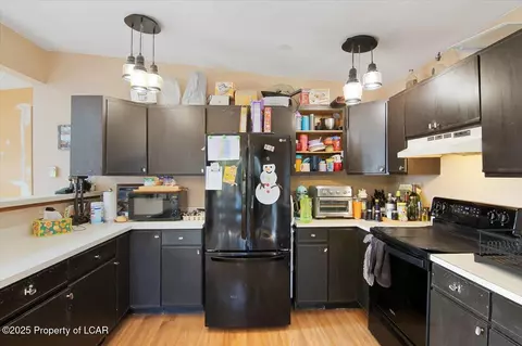 Kitchen - 2205 Walnut Trl, Bushkill, PA 18324 photo 2 of 2