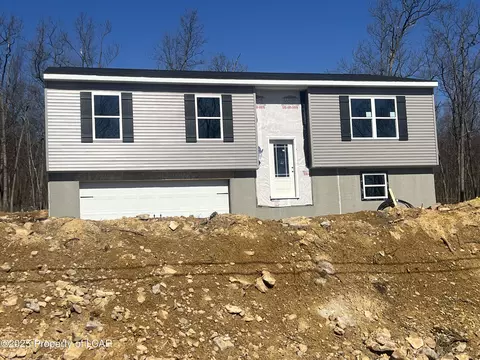 427 Cedar Dr, Drums, PA 18222