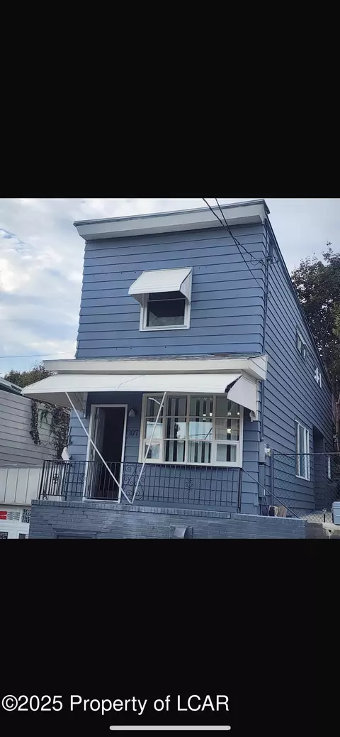 307 W Poplar St, Shenandoah, PA 17976