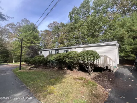 41 Henry Dr, Mountain Top, PA 18707