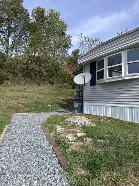 7 Echo Valley Dr, Shavertown, PA 18708 photo 3
