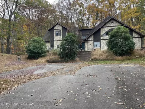 81 Edge Rock Dr, Drums, PA 18222