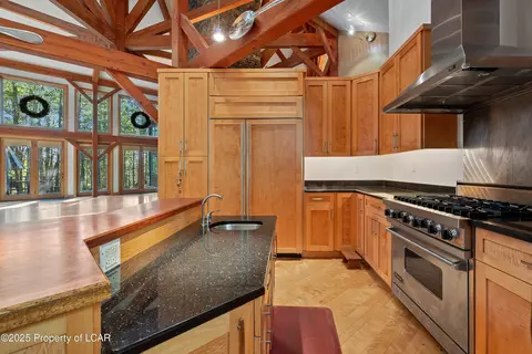 Kitchen - 235 E Center St, Shavertown, PA 18708 photo 4 of 8