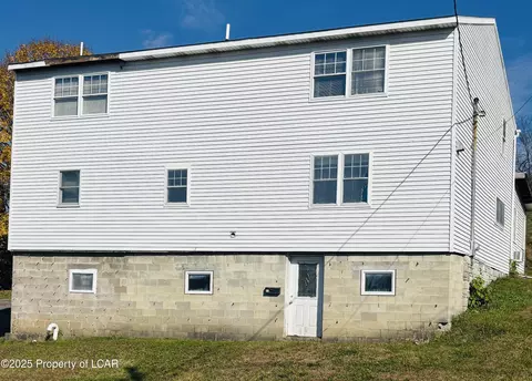 18 Thompson St, Jenkins Township, PA 18640
