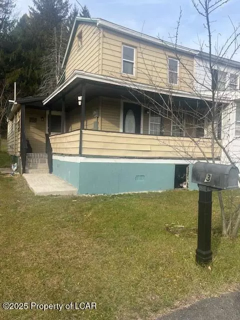 3 Trenton St, Delano, PA 18220