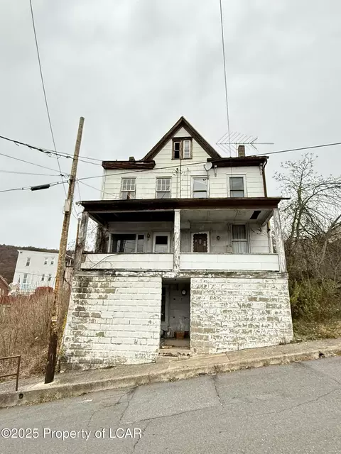 813-815 E Commerce St, Shamokin, PA 17872