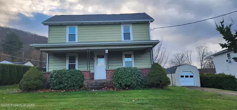 30 S Main St, Conyngham, PA 18219