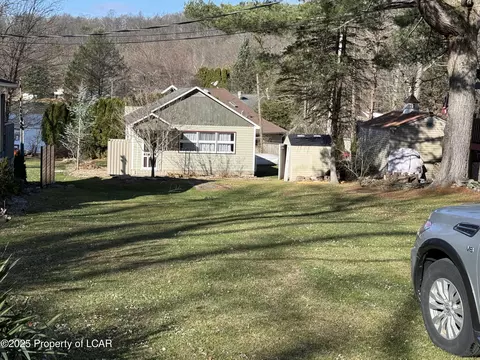 102 Lakeview Dr, Sweet Valley, PA 18656